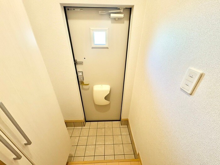 物件内観写真16　(玄関)