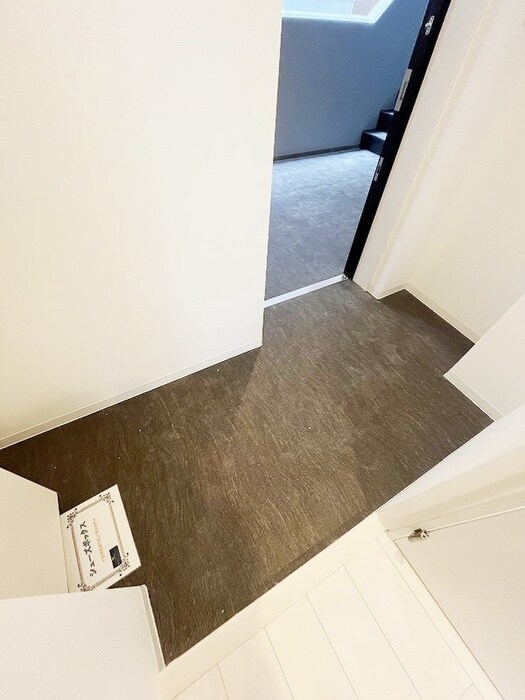 物件内観写真13　(玄関)