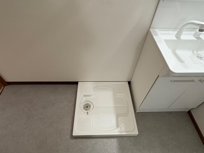 物件内観写真8　(洗濯機置場)