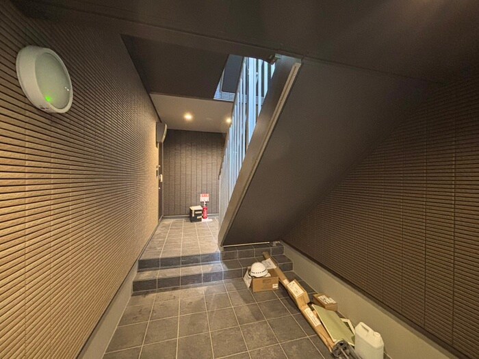 物件外観写真4　(エントランス部分)