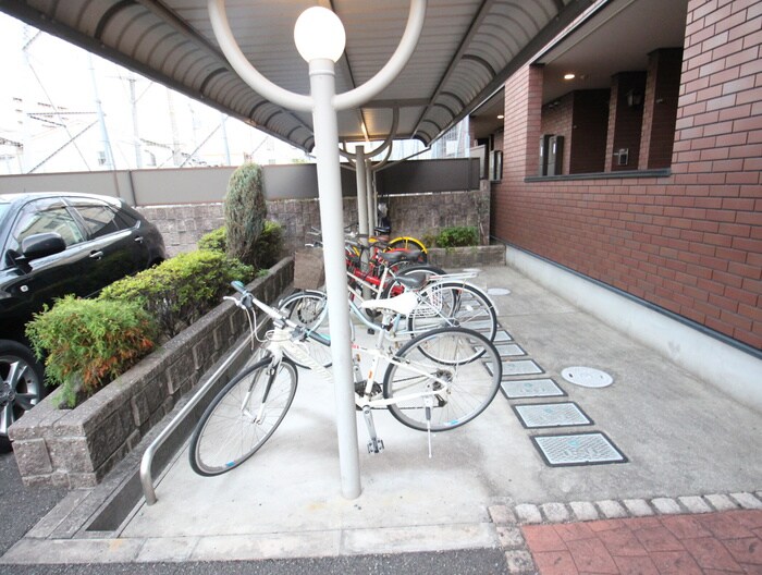 物件外観写真4　(駐輪場)