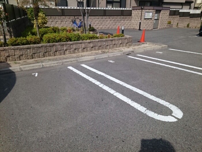 物件外観写真5　(駐車場)