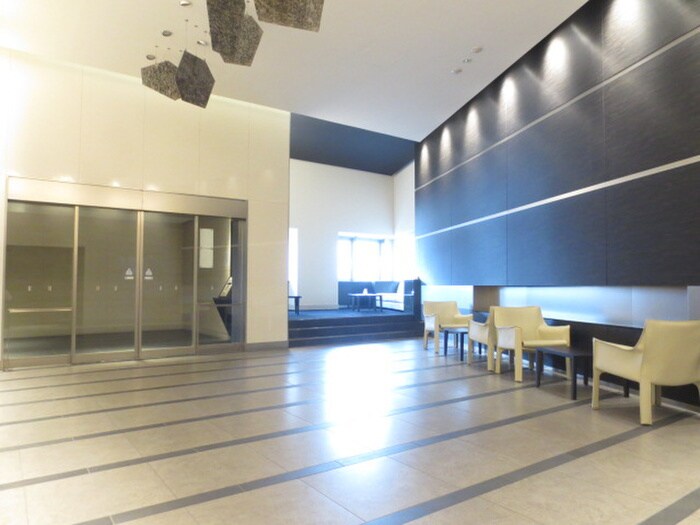 物件外観写真4　(エントランス部分)