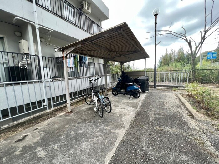 物件外観写真4　(駐輪場)