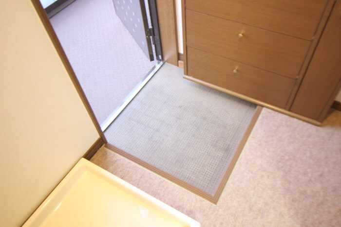 物件内観写真18　(玄関)