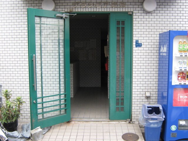 物件外観写真2　(エントランス部分)