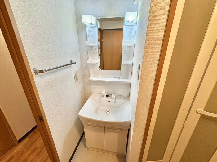 物件内観写真9　(洗面)