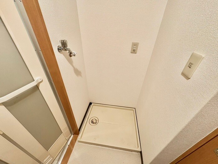 物件内観写真12　(洗濯機置場)