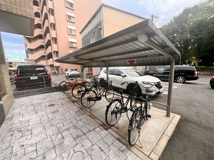 物件外観写真4　(駐輪場)