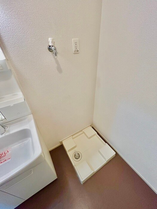 物件内観写真16　(洗濯機置場)