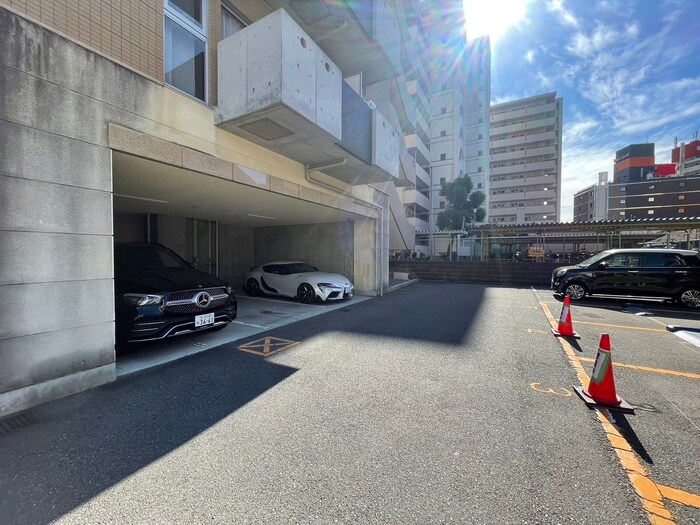 物件外観写真5　(駐車場)