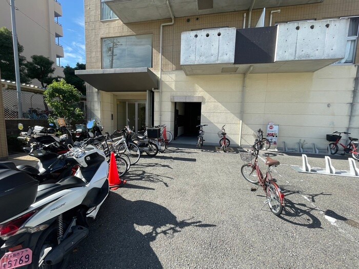 物件外観写真6　(駐輪場)