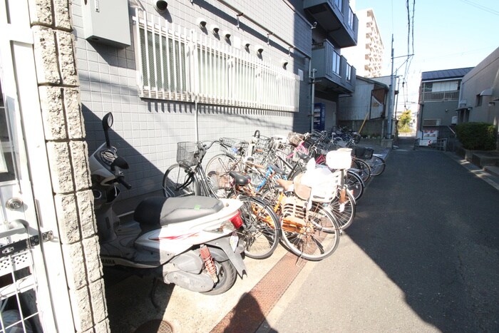 物件外観写真5　(駐輪場)