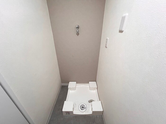 物件内観写真16　(洗濯機置場)