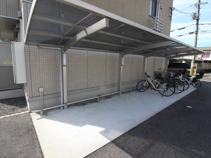 物件外観写真4　(駐輪場)
