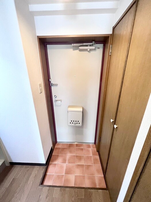 物件内観写真14　(玄関)