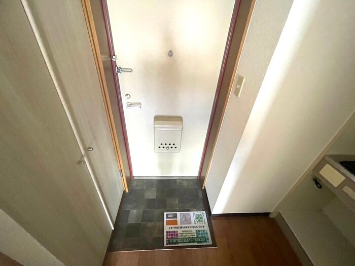 物件内観写真16　(玄関)