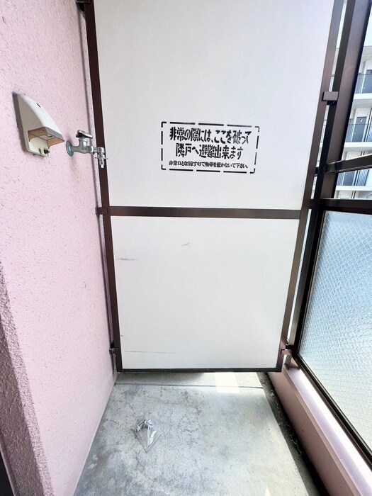 物件内観写真16　(洗濯機置場)