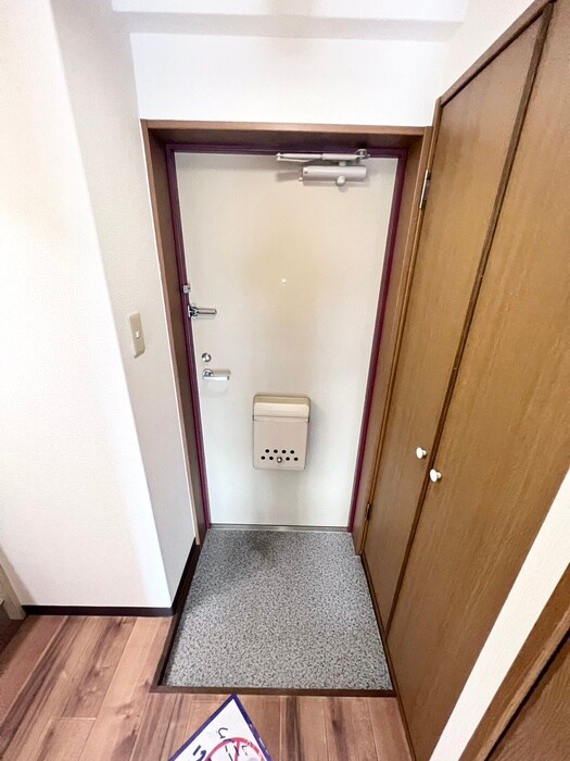 物件内観写真18　(玄関)