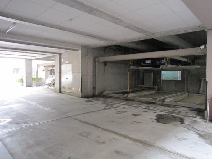 物件外観写真4　(駐車場)