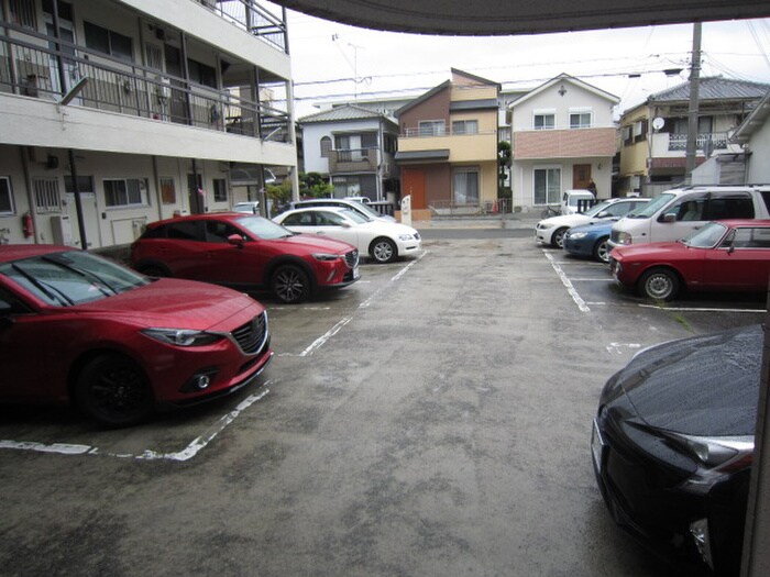 物件外観写真3　(駐車場)