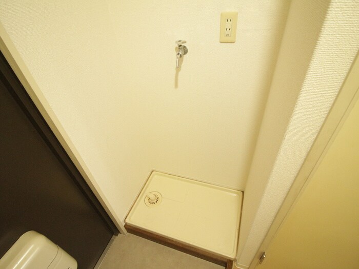 物件内観写真17　(洗濯機置場)