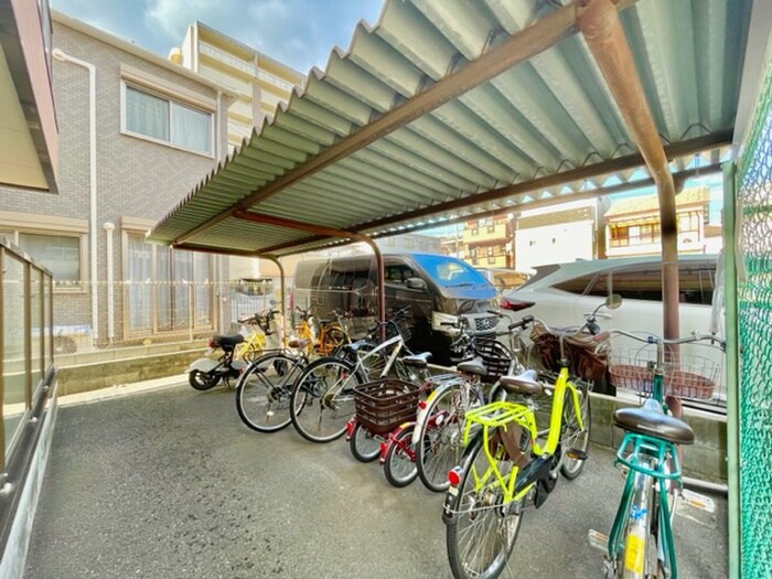 物件外観写真4　(駐輪場)