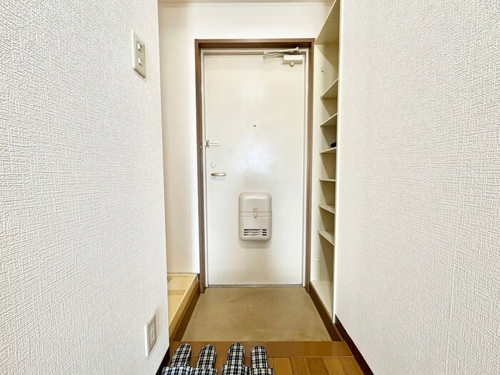 物件内観写真16　(玄関)