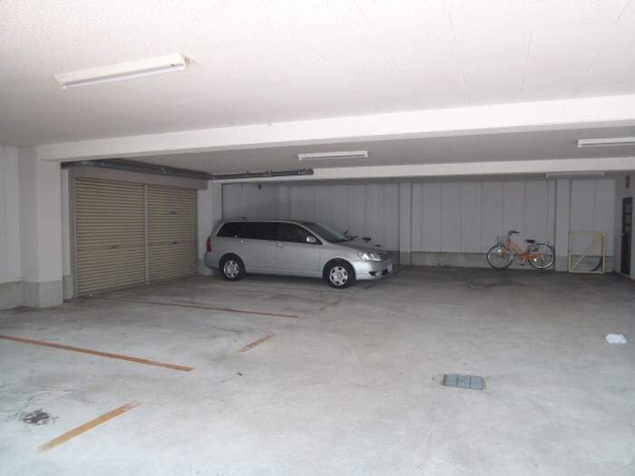 物件外観写真3　(駐車場)