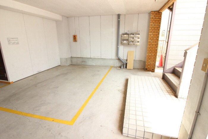 物件外観写真4　(エントランス部分)