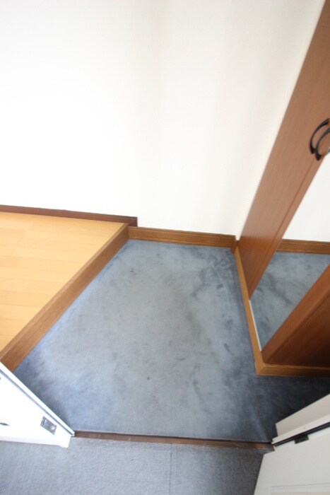 物件内観写真12　(玄関)