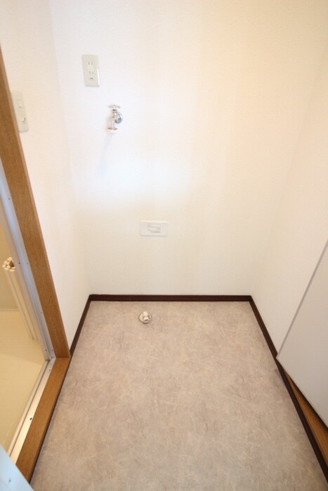 物件内観写真17　(洗濯機置場)