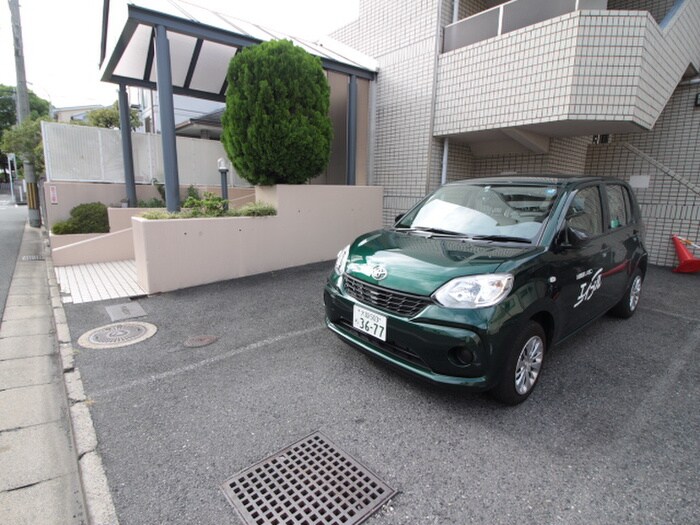 物件外観写真3　(駐車場)