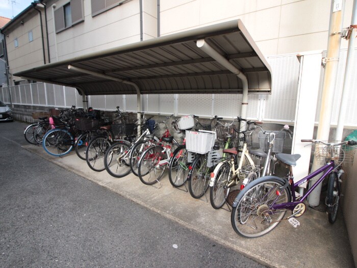 物件外観写真4　(駐輪場)
