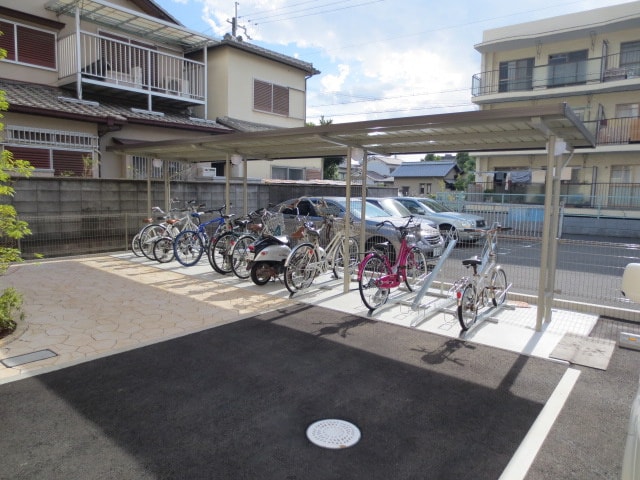 物件外観写真4　(駐輪場)