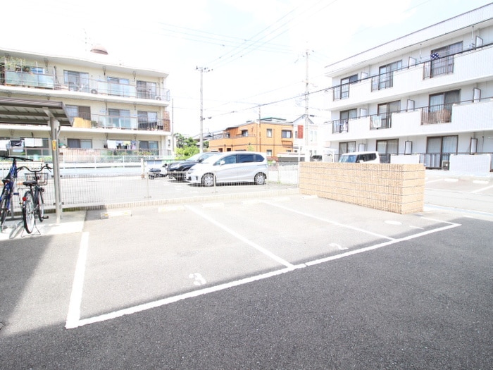物件外観写真5　(駐車場)