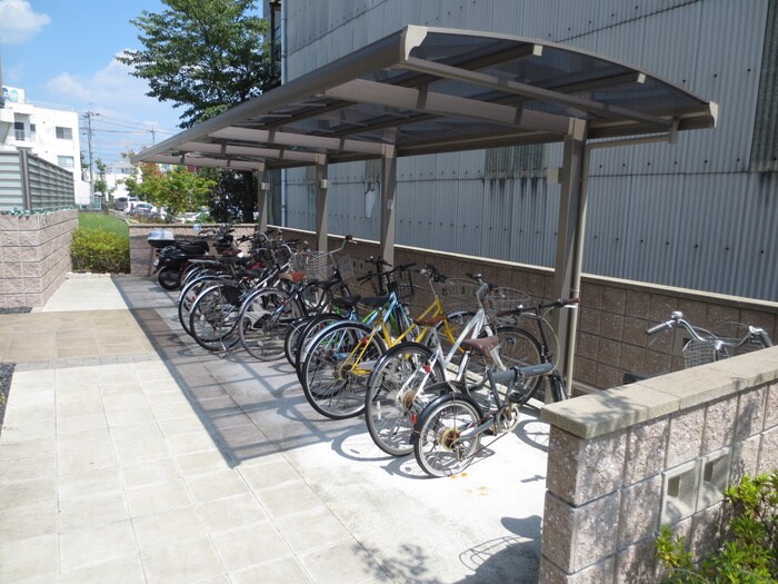 物件外観写真3　(駐輪場)