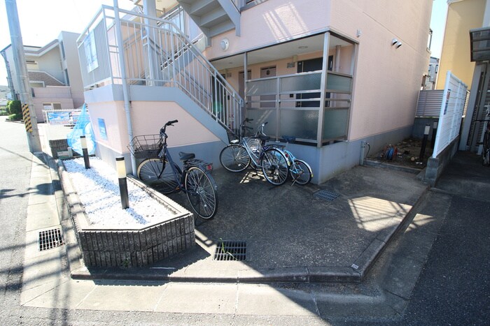 物件外観写真4　(駐輪場)