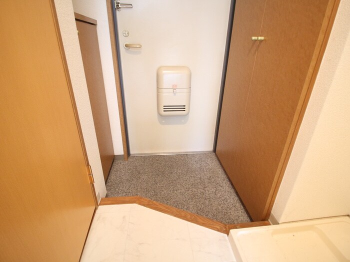 物件内観写真12　(玄関)