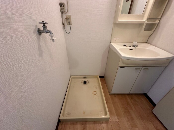 物件内観写真10　(洗濯機置場)