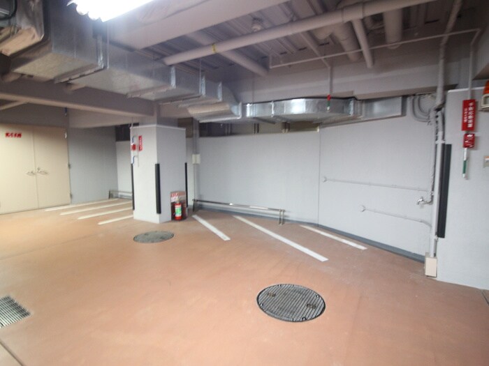 物件外観写真5　(バイク置き場)