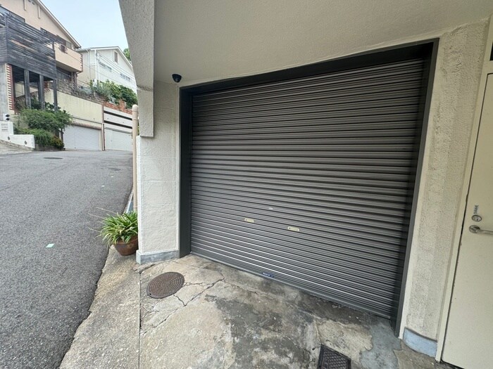 物件外観写真5　(エントランス部分)