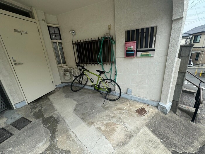 物件外観写真6　(エントランス部分)