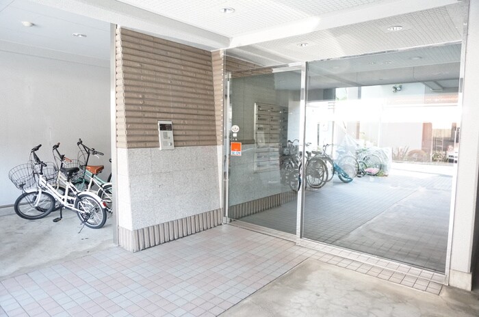 物件外観写真4　(エントランス部分)