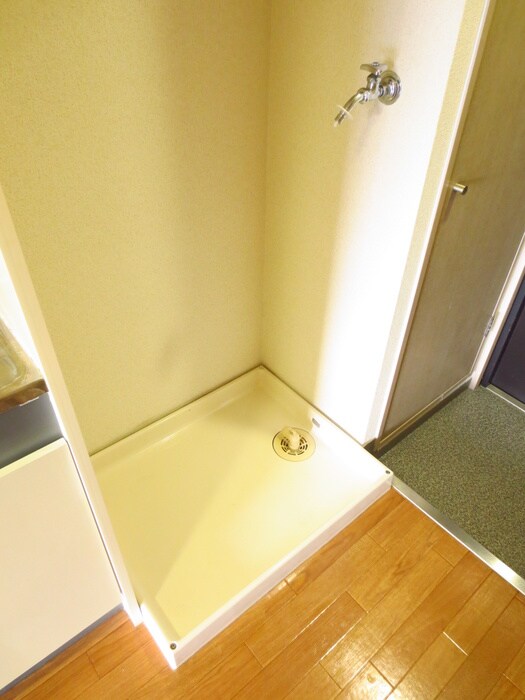 物件内観写真12　(洗濯機置場)