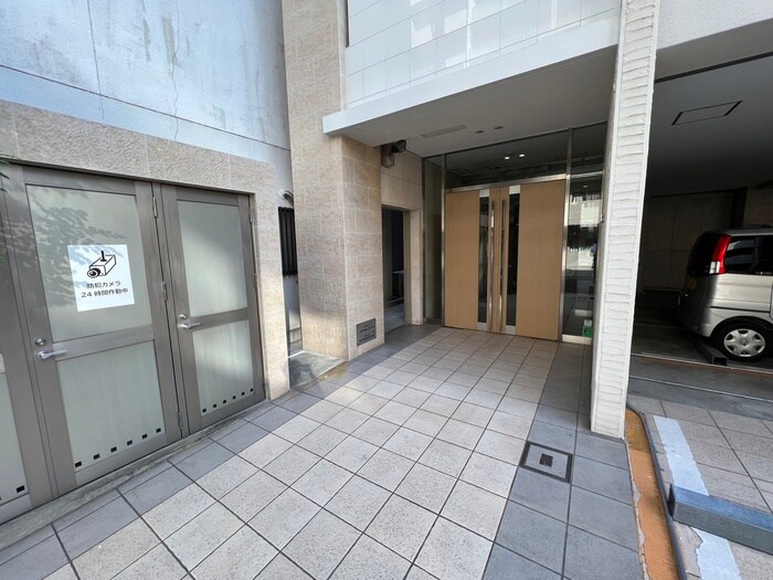 物件外観写真2　(エントランス部分)