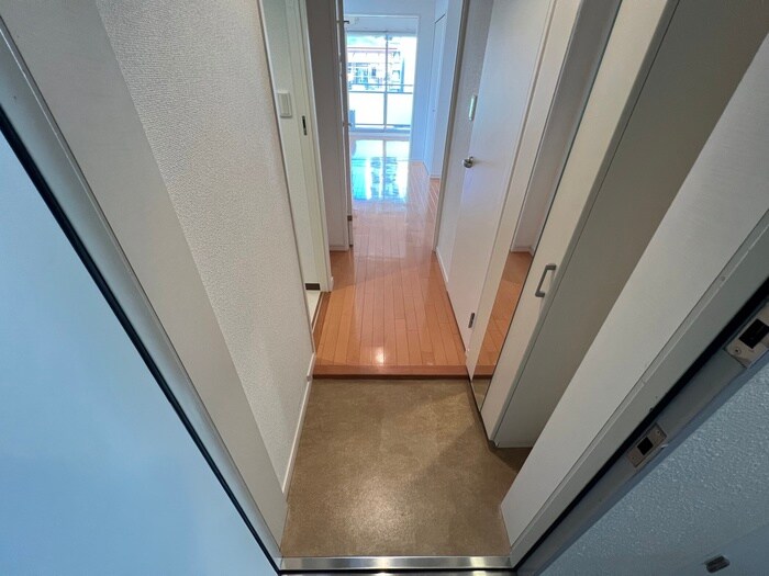 物件内観写真13　(玄関)