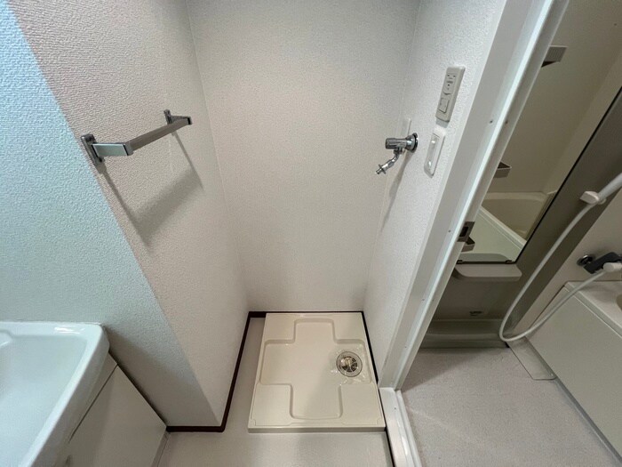 物件内観写真18　(洗濯機置場)