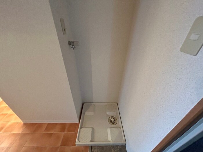物件内観写真14　(洗濯機置場)