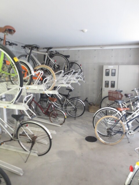 物件外観写真3　(駐輪場)